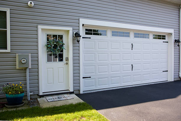 24/7 Emergency Garage Door Panel Replacement experts in DeWitt County County, TX